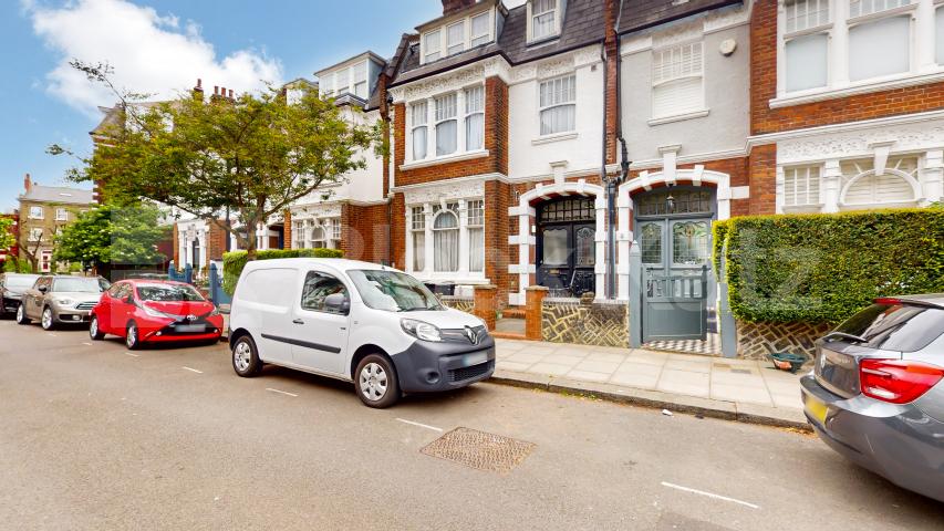 Spacious one bedroom set in period conversion mins to Heath and Tube!  Howitt Road, Belsize Park